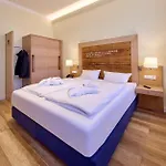 ホテル Strandhotel Vierjahreszeiten