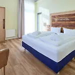 ホテル Strandhotel Vierjahreszeiten ボルクム