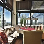 ホテル Strandhotel Vierjahreszeiten 4*