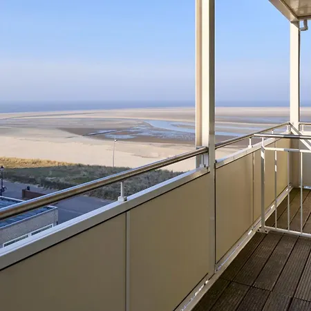 Strandhotel Vierjahreszeiten בורקום