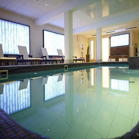 Strandhotel Vierjahreszeiten 4* בורקום